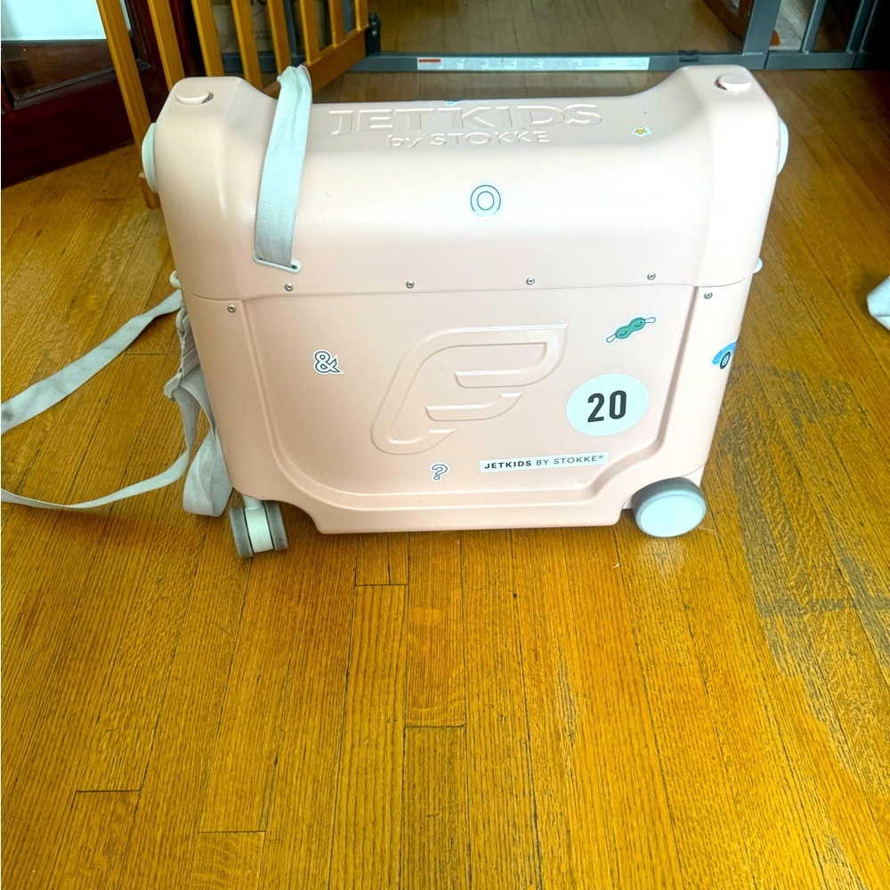 Jetkids by Stokke ride along suitcase